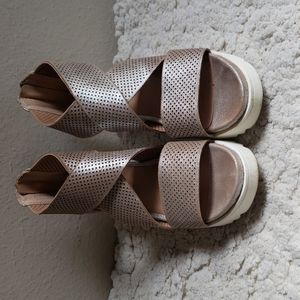 Steve Madden Comfort line low platform sandals-like new!